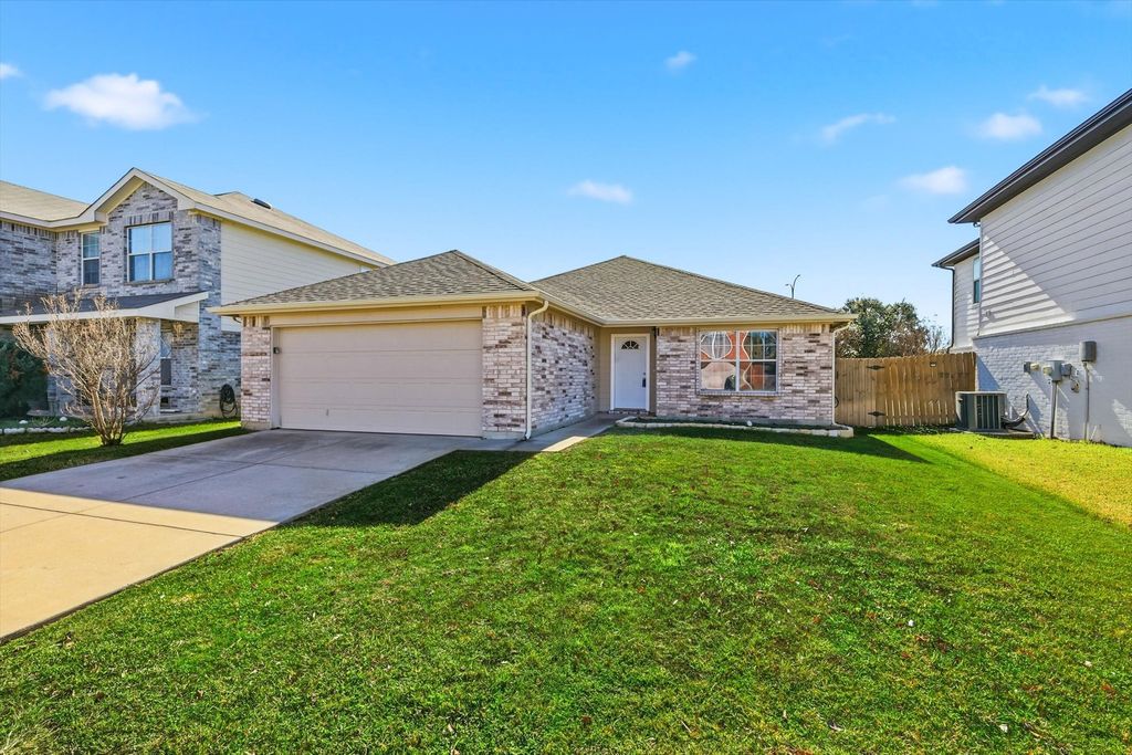 2112 Valley Forge Trail, Fort Worth, TX 76177 — exterior