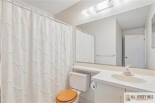 171 Wycoff Way 171, East Brunswick, NJ 08816