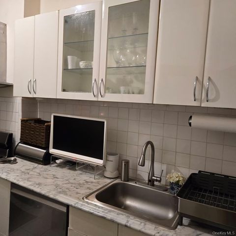 64-07 68th Street, Ridgewood, NY 11385