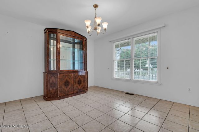 100 Bark Road, Manahawkin, NJ 08050