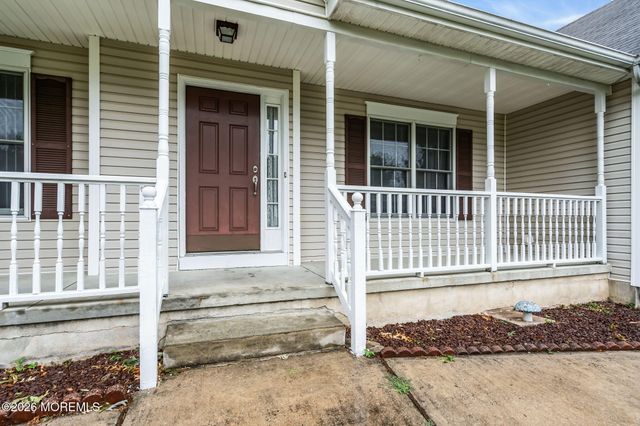 100 Bark Road, Manahawkin, NJ 08050