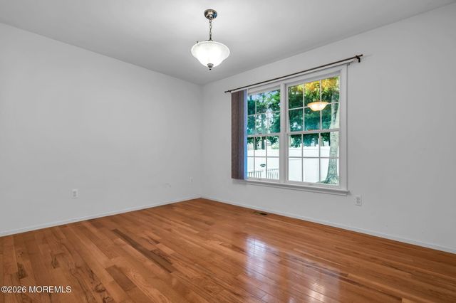 100 Bark Road, Manahawkin, NJ 08050