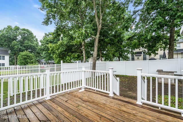 100 Bark Road, Manahawkin, NJ 08050