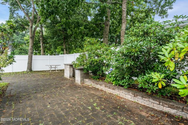 100 Bark Road, Manahawkin, NJ 08050