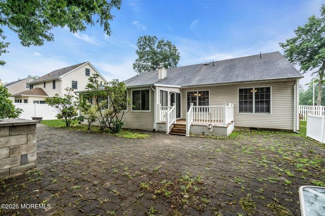 100 Bark Road, Manahawkin, NJ 08050