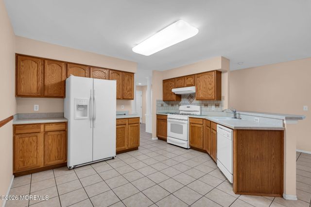 100 Bark Road, Manahawkin, NJ 08050