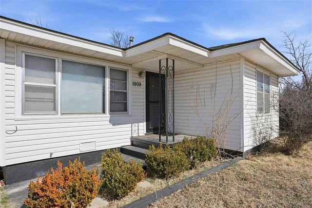 1909 SW B Ave, Lawton, OK 73501