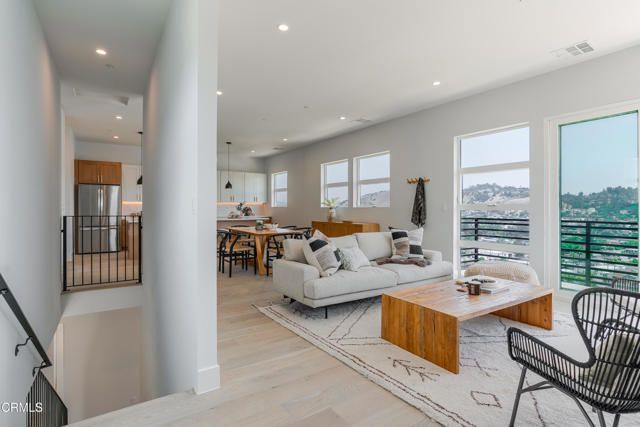 3874 W Point Drive, Los Angeles, CA 90065