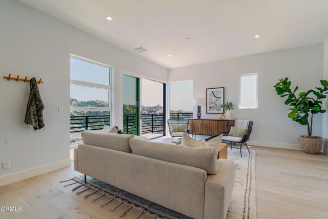 3874 W Point Drive, Los Angeles, CA 90065