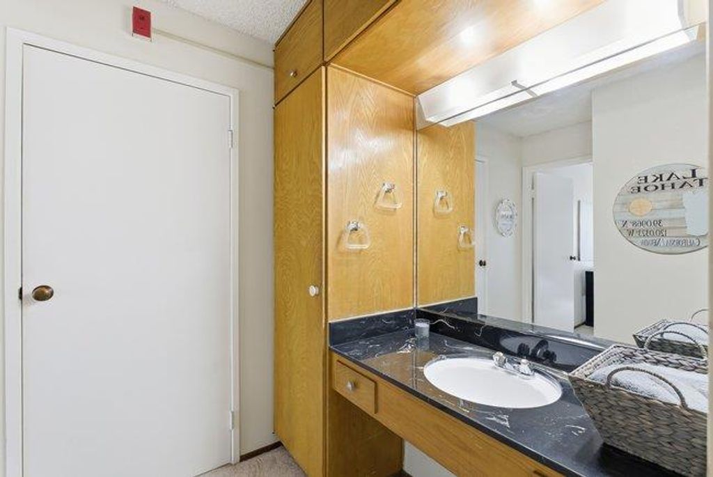 Image 16 of property listing at 819 N Humboldt Street 407, San Mateo, CA 94401