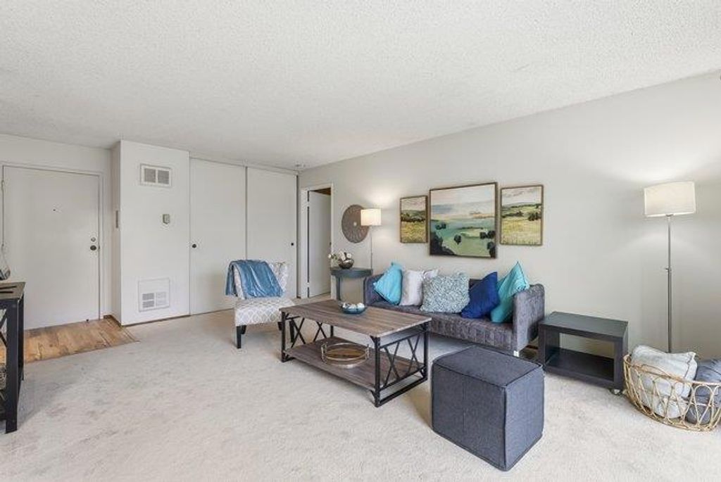 Image 5 of property listing at 819 N Humboldt Street 407, San Mateo, CA 94401