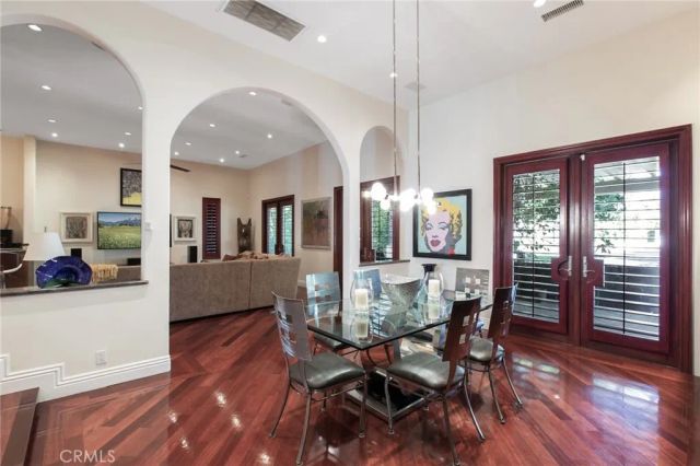 22851 Calvert Street, Woodland Hills, CA 91367