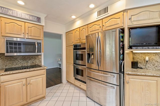 66 Cygnet Drive, Smithtown, NY 11787