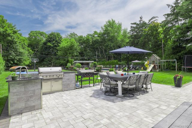 66 Cygnet Drive, Smithtown, NY 11787