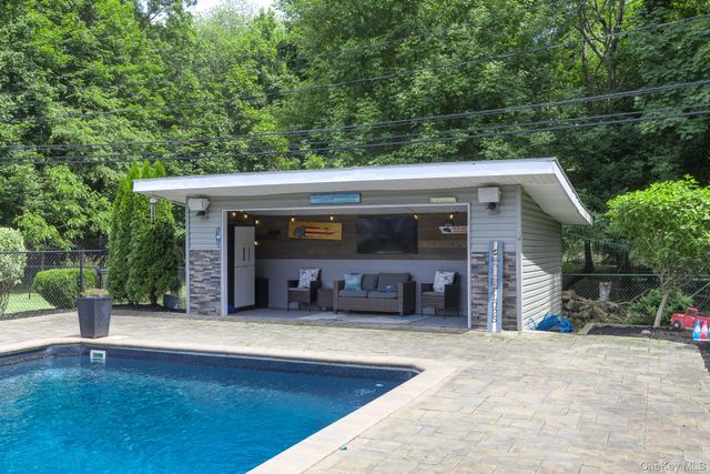 66 Cygnet Drive, Smithtown, NY 11787
