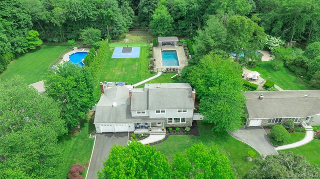 66 Cygnet Drive, Smithtown, NY 11787