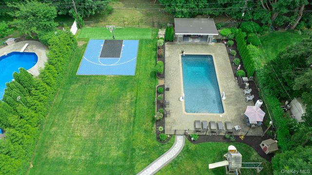 66 Cygnet Drive, Smithtown, NY 11787