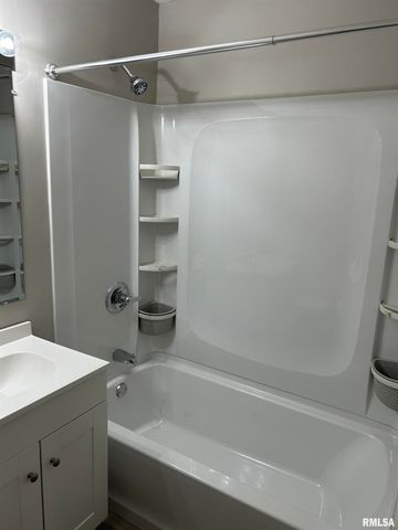 228 E Oak Cliff Ct Apt C3, Peoria, IL 61614