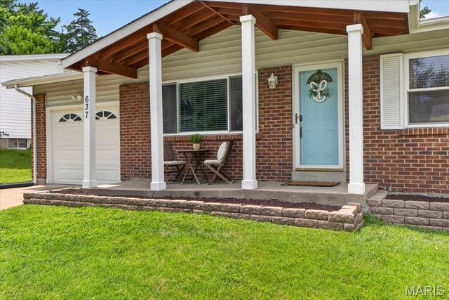 637 S Pam Avenue, St Charles, MO 63301