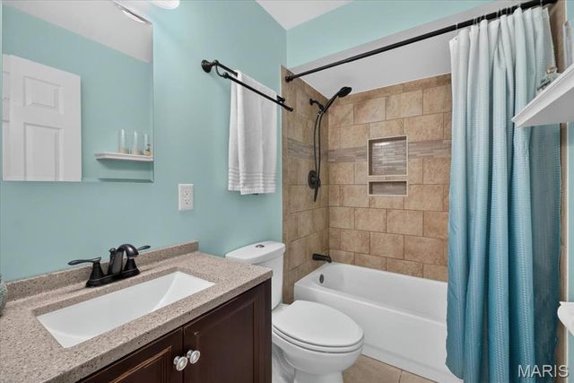 637 S Pam Avenue, St Charles, MO 63301