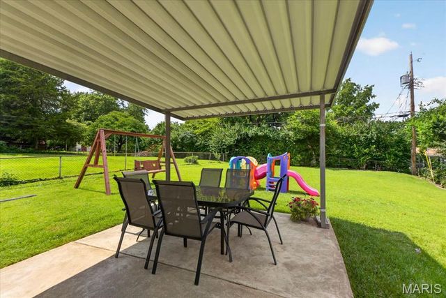 637 S Pam Avenue, St Charles, MO 63301
