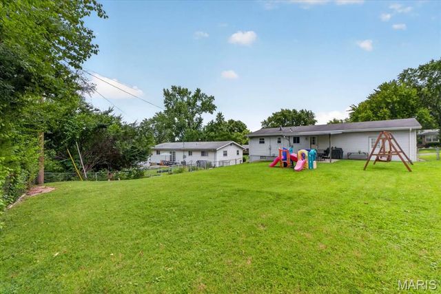 637 S Pam Avenue, St Charles, MO 63301