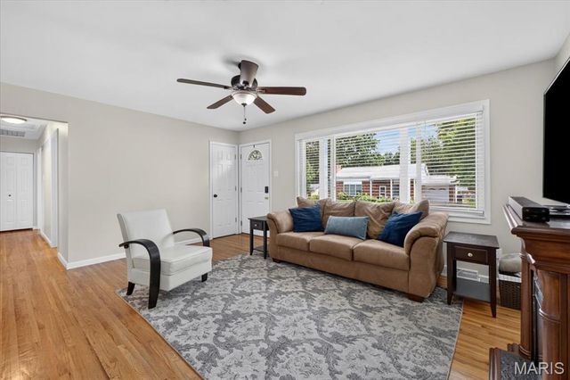 637 S Pam Avenue, St Charles, MO 63301