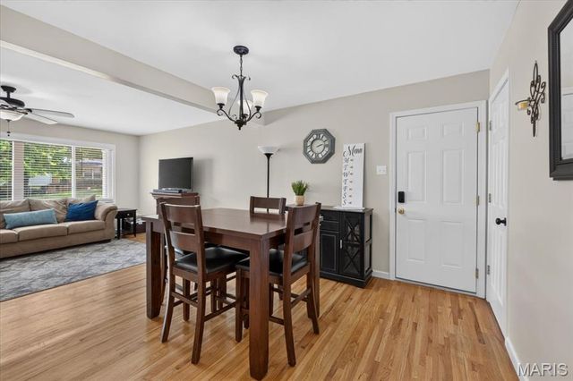 637 S Pam Avenue, St Charles, MO 63301