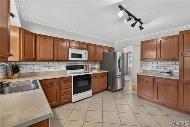 637 S Pam Avenue, St Charles, MO 63301
