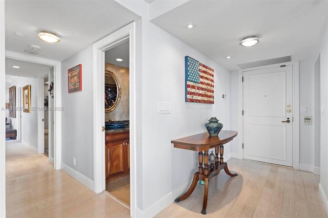 19667 Turnberry Way 19-K, Aventura, FL 33180