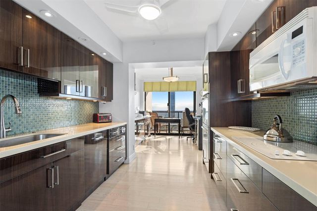 19667 Turnberry Way 19-K, Aventura, FL 33180