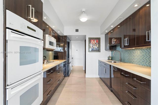 19667 Turnberry Way 19-K, Aventura, FL 33180