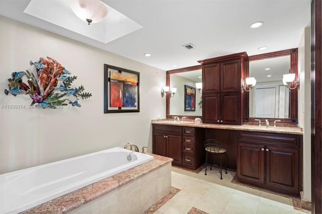 19667 Turnberry Way 19-K, Aventura, FL 33180