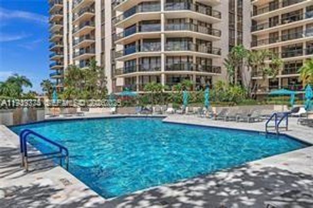 19667 Turnberry Way 19-K, Aventura, FL 33180