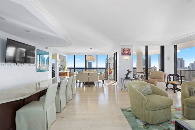 19667 Turnberry Way 19-K, Aventura, FL 33180