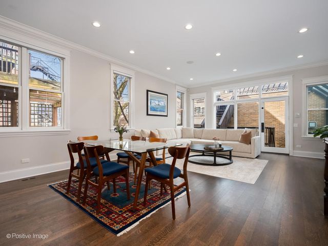 1532 W Wolfram Street, Chicago, IL 60657