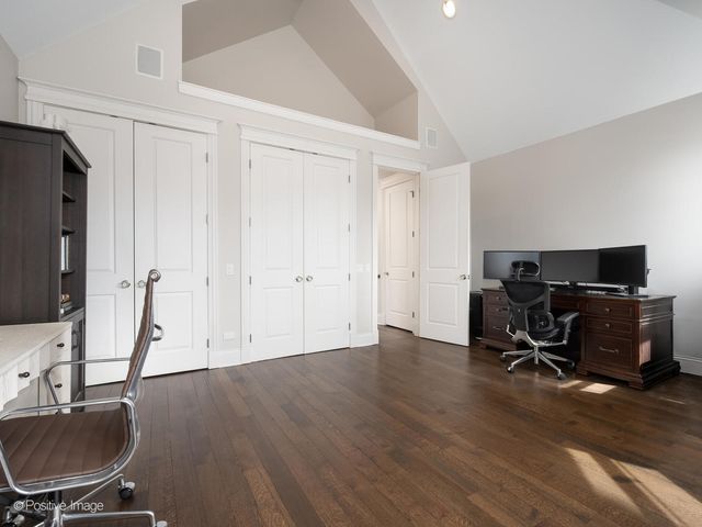1532 W Wolfram Street, Chicago, IL 60657