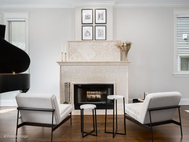 1532 W Wolfram Street, Chicago, IL 60657