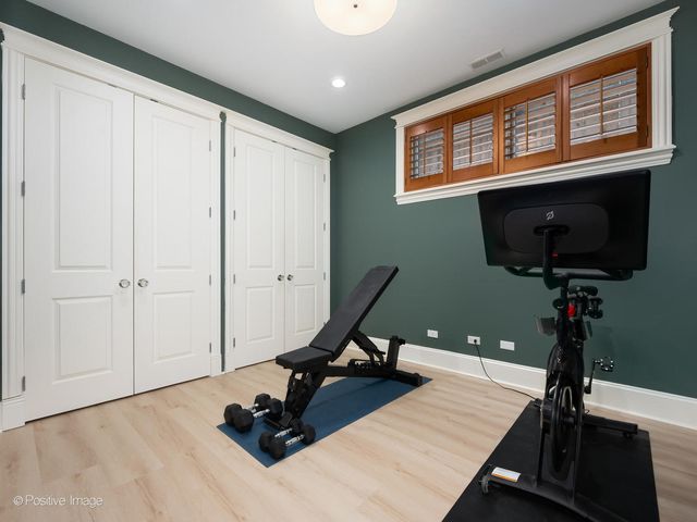 1532 W Wolfram Street, Chicago, IL 60657