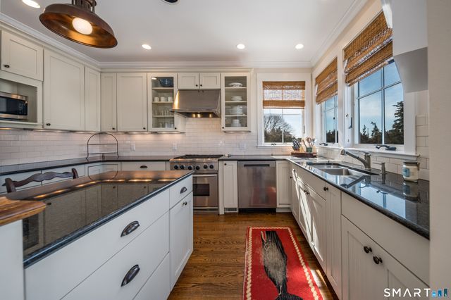 24 Ridgewood Avenue, Madison, CT 06443