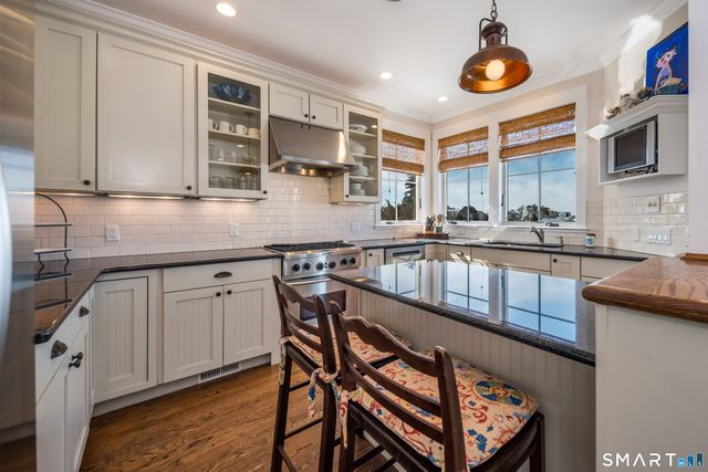 24 Ridgewood Avenue, Madison, CT 06443