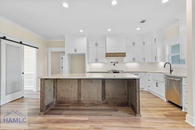 88 Northshore Avenue, Jesup, GA 31545