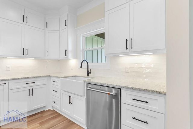 88 Northshore Avenue, Jesup, GA 31545