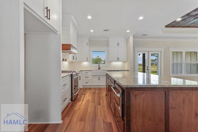 88 Northshore Avenue, Jesup, GA 31545