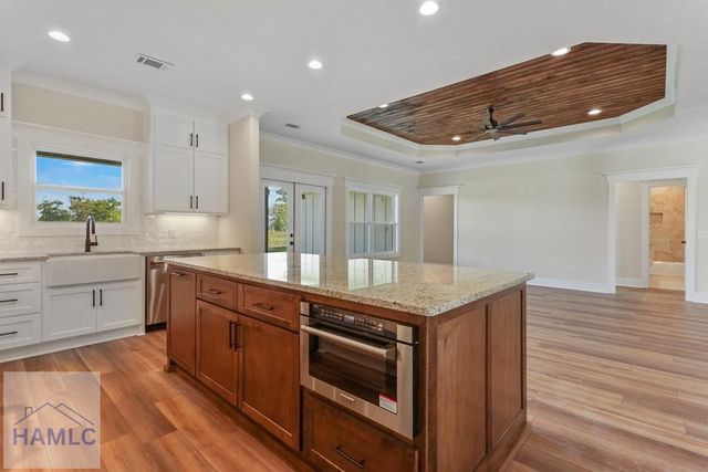 88 Northshore Avenue, Jesup, GA 31545