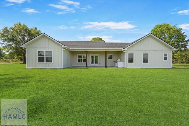 88 Northshore Avenue, Jesup, GA 31545