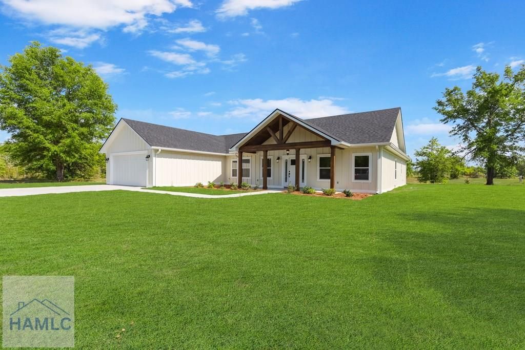 88 Northshore Avenue, Jesup, GA 31545