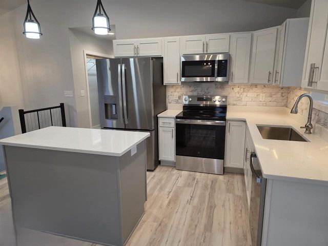 982 BYRD AVENUE, Neenah, WI 54956