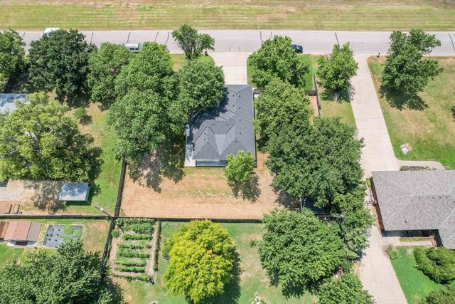 2200 W 51st st, Wichita, KS 67204