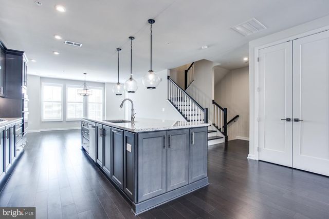 7510 SAWYER FARM WAY, Mclean, VA 22102